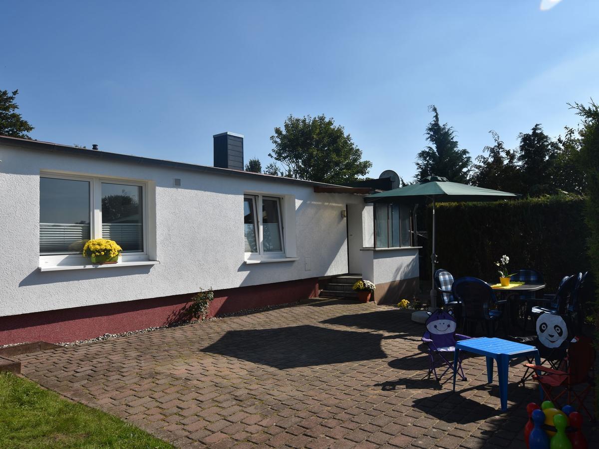 Villa Beautiful Bungalow in Kropelin with Garden Exterior foto